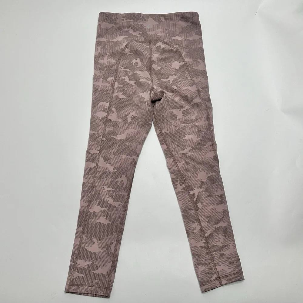 ATHLETA Womens Small TALL Pink Ultimate Stash Pocket Texture Camo Capri Leggings